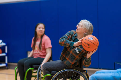 students in wheelchairs play basketball